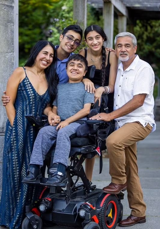 Tanmeet with husband Steve, Zubin and his siblings Sahaj and Neha