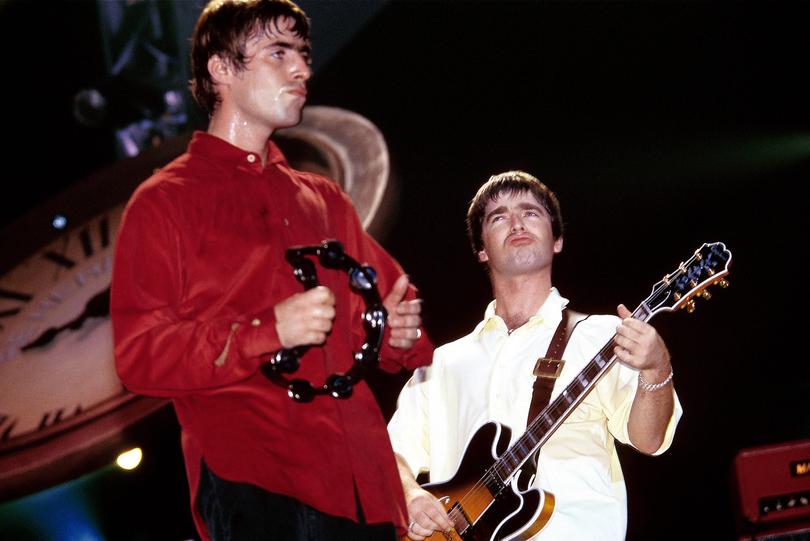 UNITED KINGDOM - SEPTEMBER 01:  EARLS COURT  Photo of Noel GALLAGHER and Liam GALLAGHER and OASIS, L-R: Liam Gallagher and Noel Gallagher performing live onstage  (Photo by Simon Ritter/Redferns)