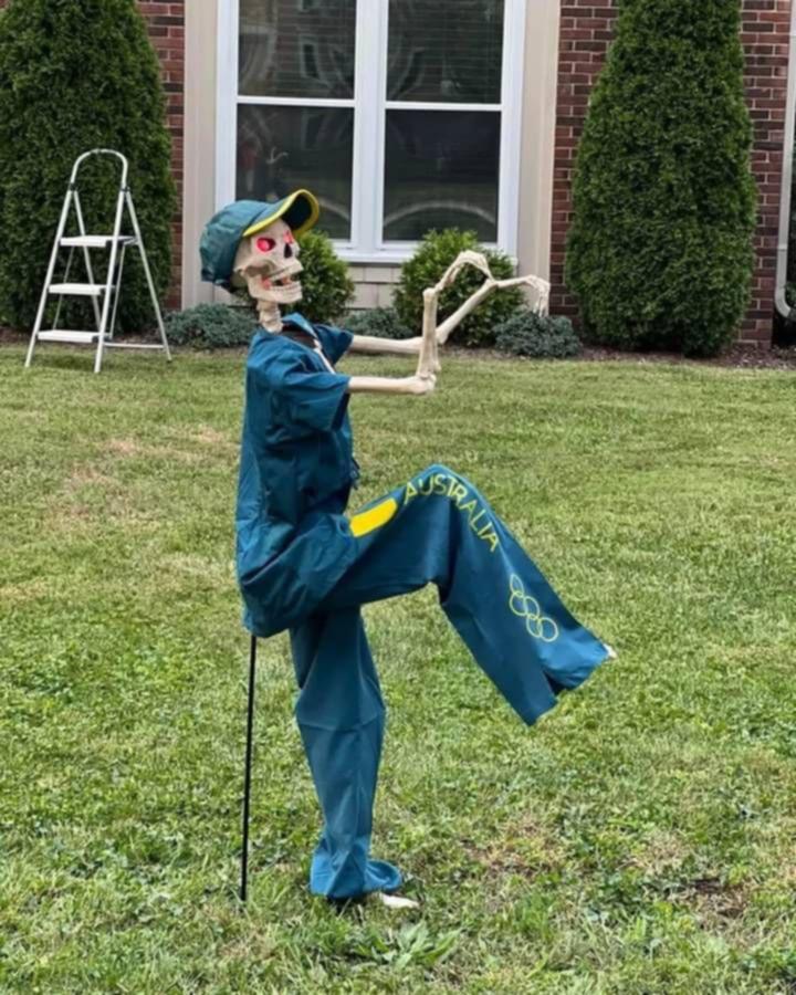 A skeleton dressed up as Rachel 'Raygun' Gunn was erected as a Halloween in Canada.