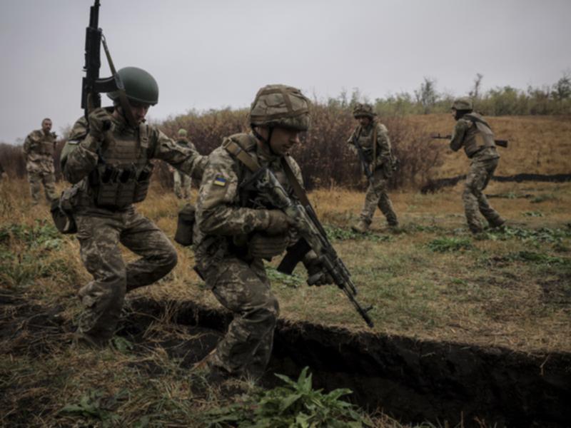 Newly recruited Ukrainian servicemen training