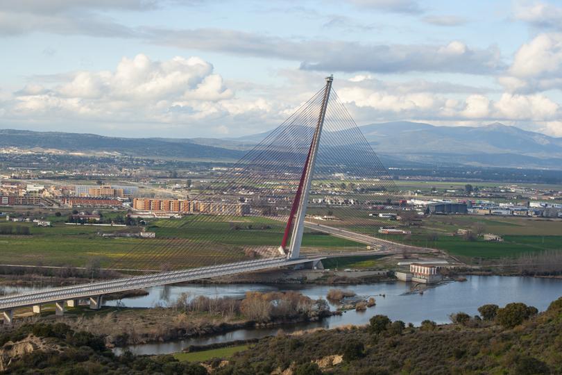 The Castilla-La Mancha cable-stayed bridge in Talavera stands 192m high.