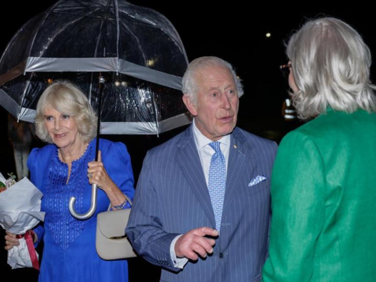 King Charles III and Queen Camilla have received a right royal welcome upon arriving in Australia. (Brook Mitchell/AAP PHOTOS)