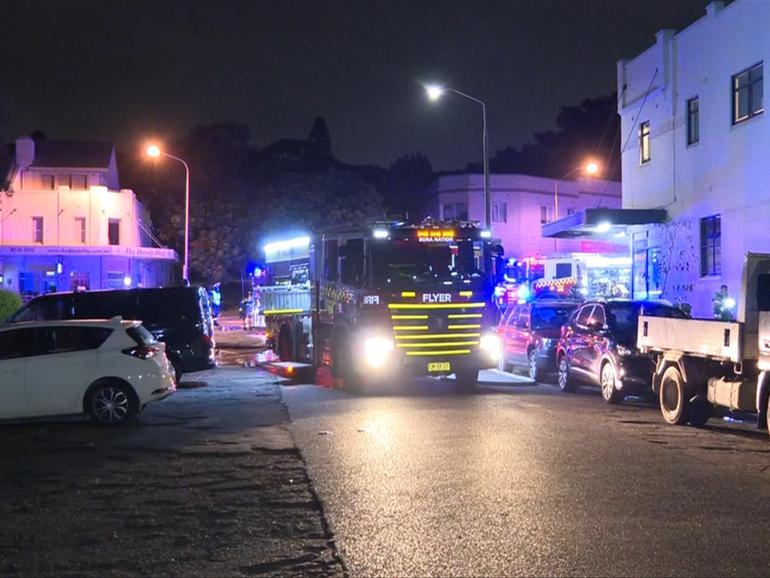 A popular café situated near world-famous Bondi Beach has gone up in flames in mysterious circumstances. 