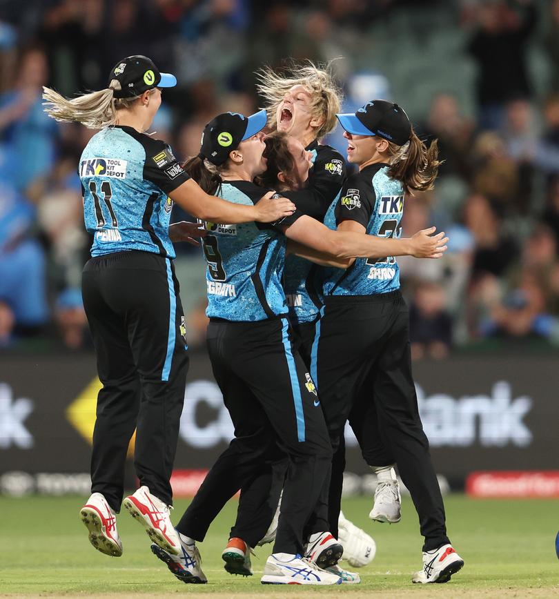 ADELAIDE, AUSTRALIA - DECEMBER 02: Strikers players celebrate the win during the WBBL Final match between Adelaide Strikers and Brisbane Heat at Adelaide Oval, on December 02, 2023, in Adelaide, Australia. (Photo by Sarah Reed/Getty Images)