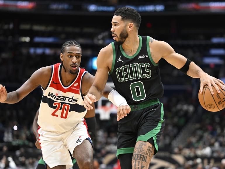 Alex Sarr guarding Jayson Tatum.