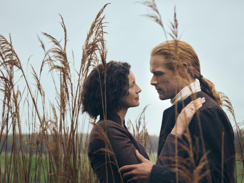 Catriona Balfe and Sam Heughan in Outlander.