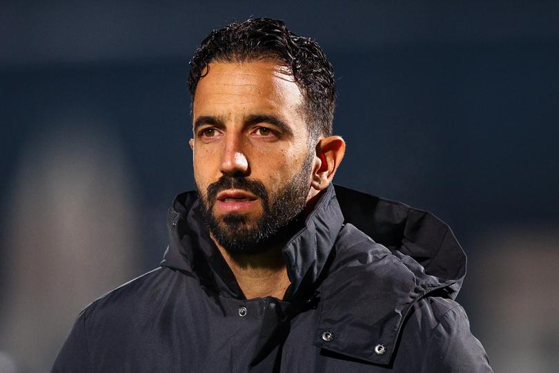 VILA NOVA DE FAMALICAO, PORTUGAL - OCTOBER 26: Head Coach Ruben Amorim of Sporting Clube de Portugal gestures during the Liga Portugal Betclic match between FC Famalicao and Sporting Clube de Portugal at Estadio Municipal de Famalicao on October 26, 2024 in Vila Nova de Famalicao, Portugal. (Photo by Diogo Cardoso/Getty Images)