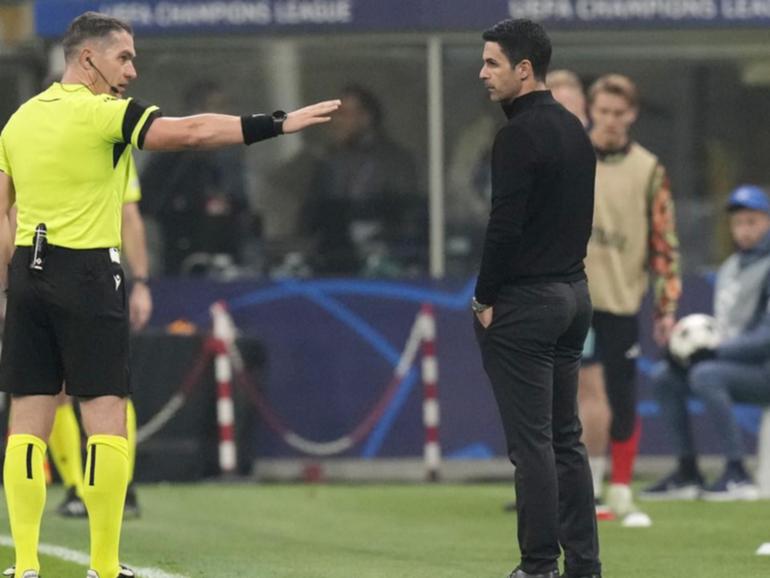 Arsenal manager Mikel Arteta argues with the referee during the loss to Inter Milan. (AP PHOTO)