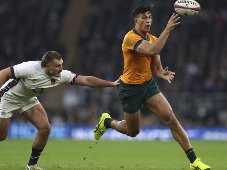 Joseph-Aukuso Suaalii shows his skill with this pop pass to set up a Wallabies try against England.