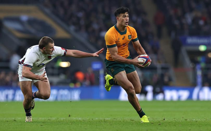 LONDON, ENGLAND - NOVEMBER 09:  Joseph-Aukuso Suaalii of Australia goes past Ollie Sleightholme,  to set up a try for team mate Tom Wright (not in picture) during the Autumn Nations Series 2025 match between England and Australia at Allianz Twickenham Stadium on November 09, 2024 in London, England. (Photo by David Rogers/Getty Images)