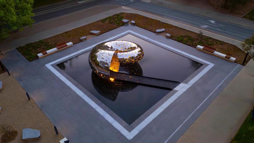 Lindy Lee, Ouroboros, 2021-24 installation was commissioned for the National Art Gallery’s 40th anniversary.