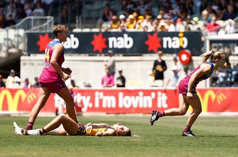 MELBOURNE, AUSTRALIA - NOVEMBER 10: Ainslie Kemp of the Hawks is seen injured as Isabel Dawes of the Lions (right) is seen during the 2024 AFLW Second Qualifying Final match between the Hawthorn Hawks and the Brisbane Lions at IKON Park on November 10, 2024 in Melbourne, Australia. (Photo by Michael Willson/AFL Photos via Getty Images)