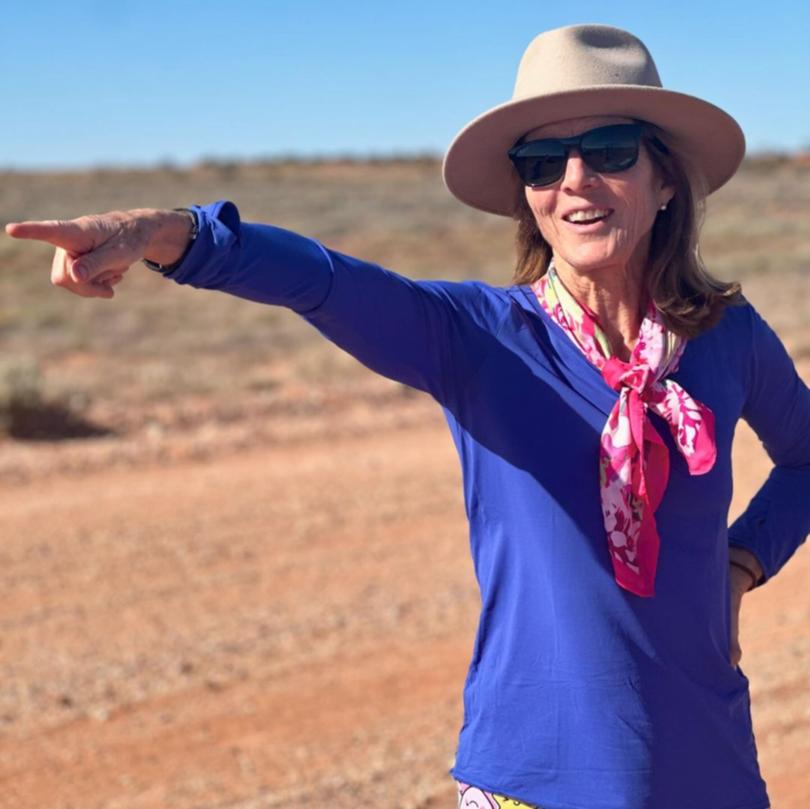 Caroline Jennedy ackles Outback Australia.