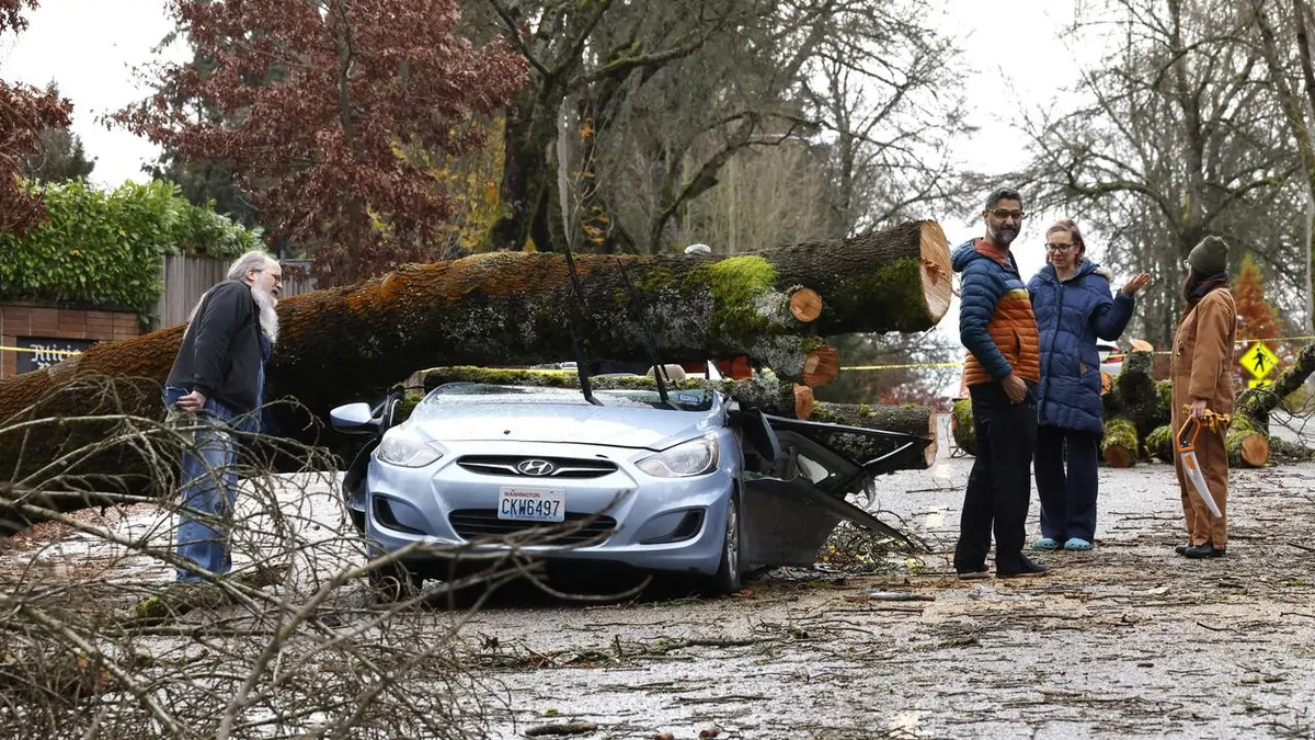 ‘Bomb cyclone’ hammers northwest US, leaving at least one dead and ...