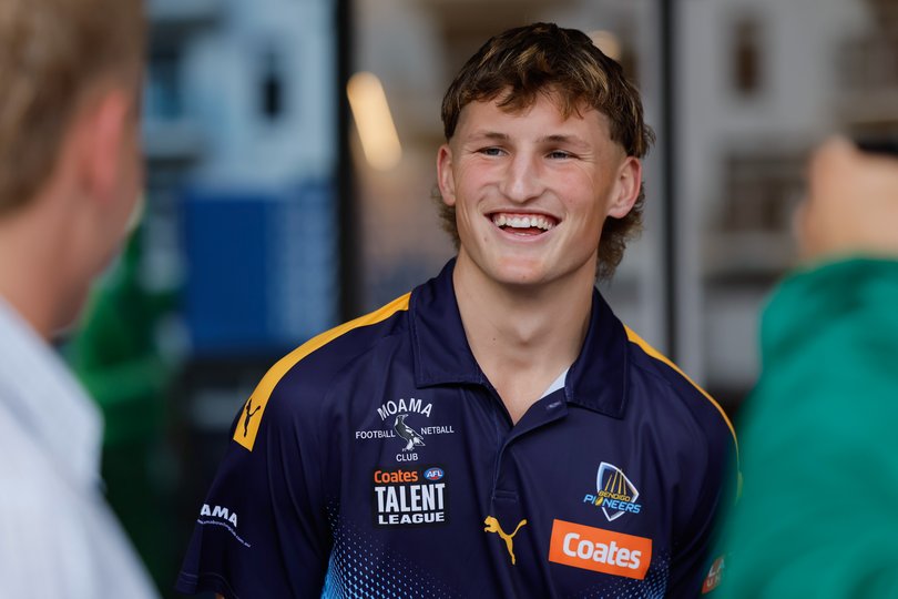 MELBOURNE, AUSTRALIA - NOVEMBER 20: Jobe Shanahan (Bendigo Pioneers) arrives ahead of the 2024 Telstra AFL Draft at Marvel Stadium on November 20, 2024 in Melbourne, Australia. (Photo by Dylan Burns/AFL Photos via Getty Images)