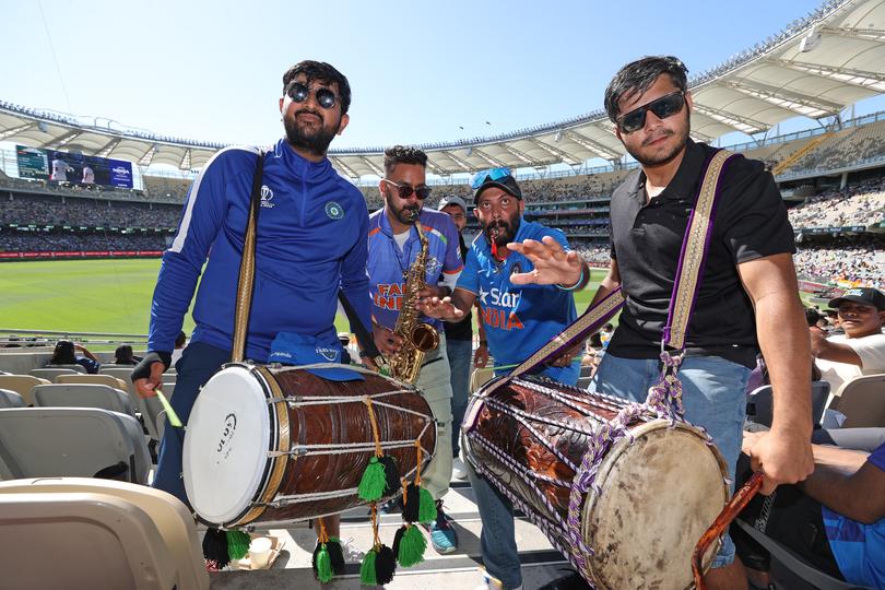 Bhautik Khetia, Manjul Sharma, Harpreet Singh and Aryan Prajapati from Fans India.