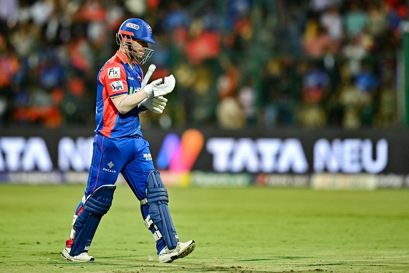 Delhi Capitals' David Warner walks back to the pavilion after his dismissal during the Indian Premier League (IPL) Twenty20 cricket match between Royal Challengers Bengaluru and Delhi Capitals at the M Chinnaswamy Stadium in Bengaluru on May 12, 2024. (Photo by Idrees MOHAMMED / AFP) / -- IMAGE RESTRICTED TO EDITORIAL USE - STRICTLY NO COMMERCIAL USE --
