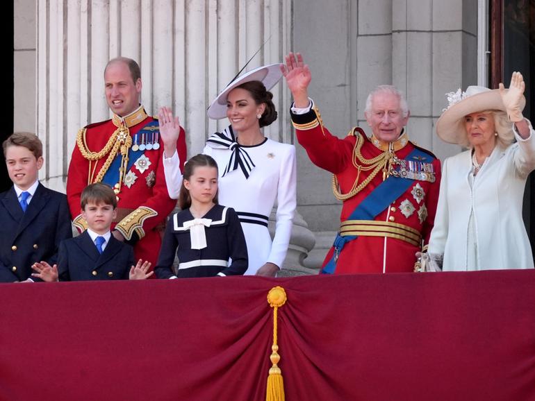 The King and Queen are set to hear the pitter patter of new little paws in their home. 