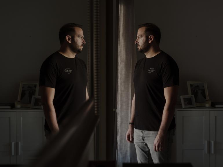 Ari Krauss, a reservist in Israel’s elite Golani Brigade, at home this month in Tel Aviv. MUST CREDIT: Ofir Berman for The Washington Post