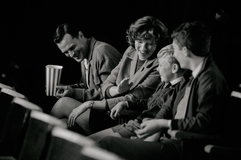 (L to R) Jamie Dornan as "Pa", Caitriona Balfe as "Ma", Jude Hill as "Buddy", and Lewis McAskie as "Will" in director Kenneth Branagh's BELFAST, a Focus Features release. Credit : Rob Youngson / Focus Features