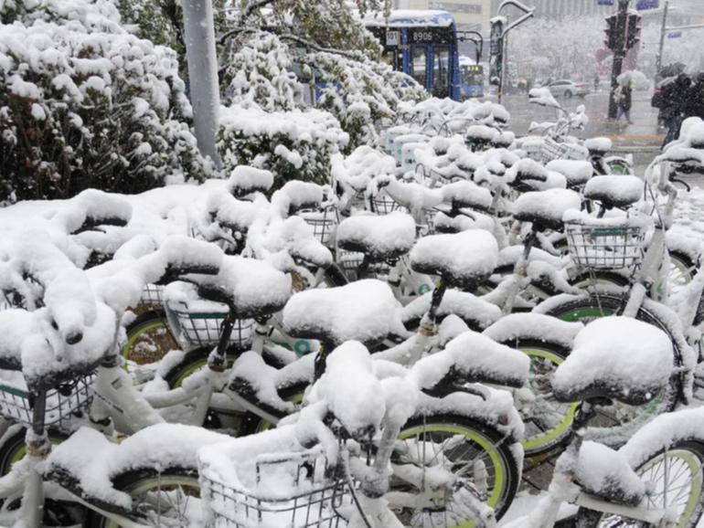 Bicycles near a train station during the record snowfall in Seoul. (AP PHOTO)