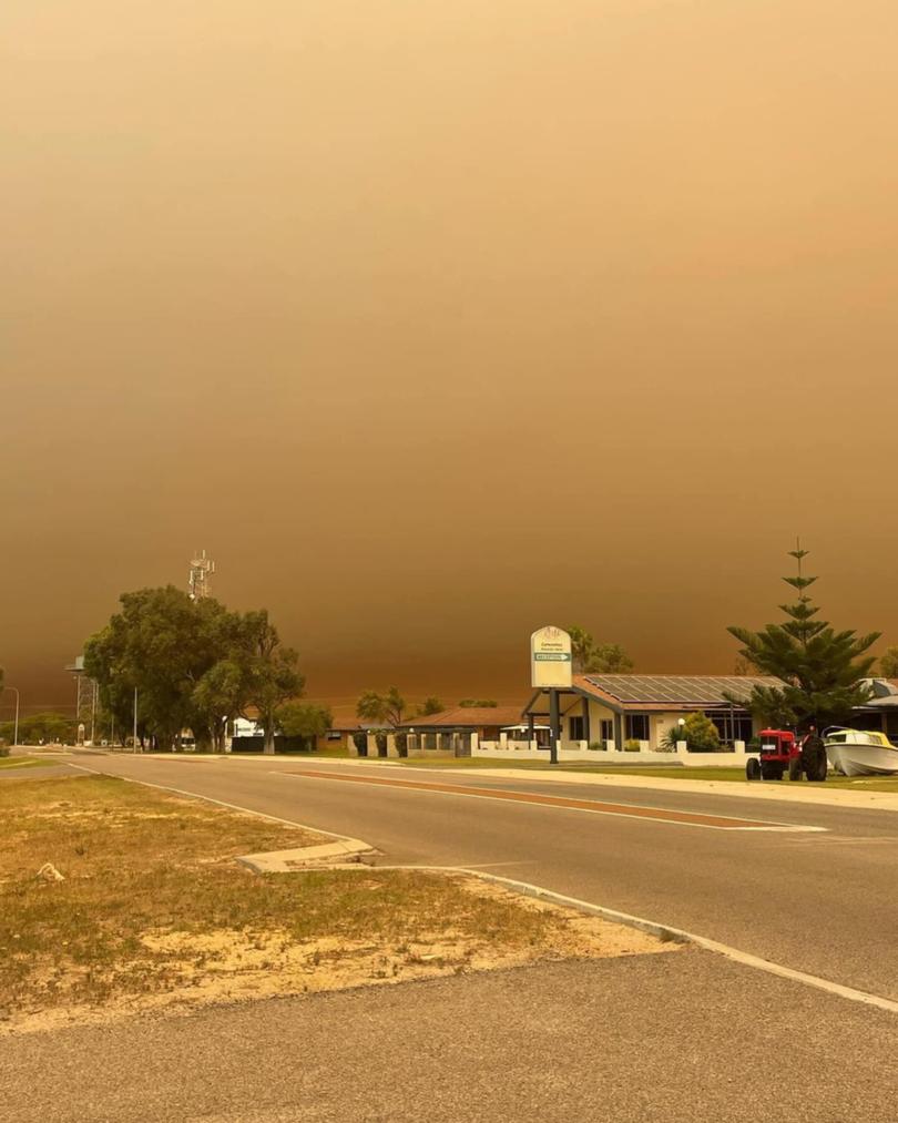 The main street of Cervantes as the bushfire bears down.