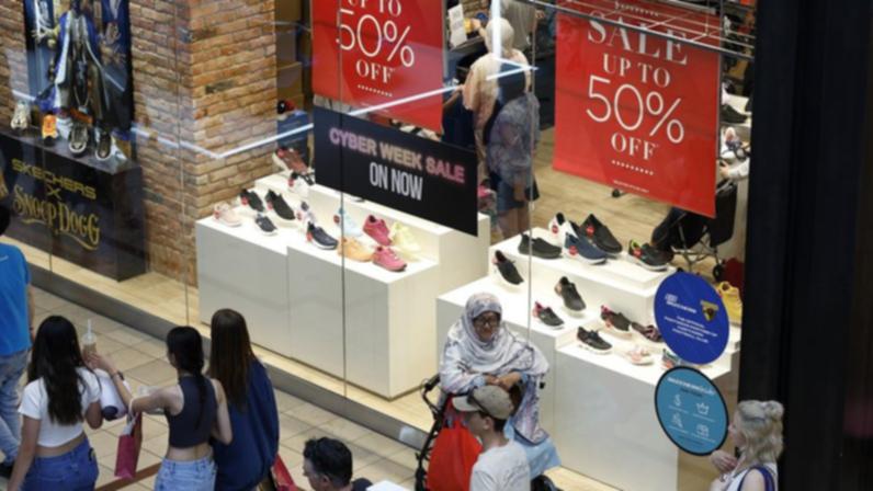 Australia's retail spending grew more than expected in October. (Con Chronis/AAP PHOTOS)