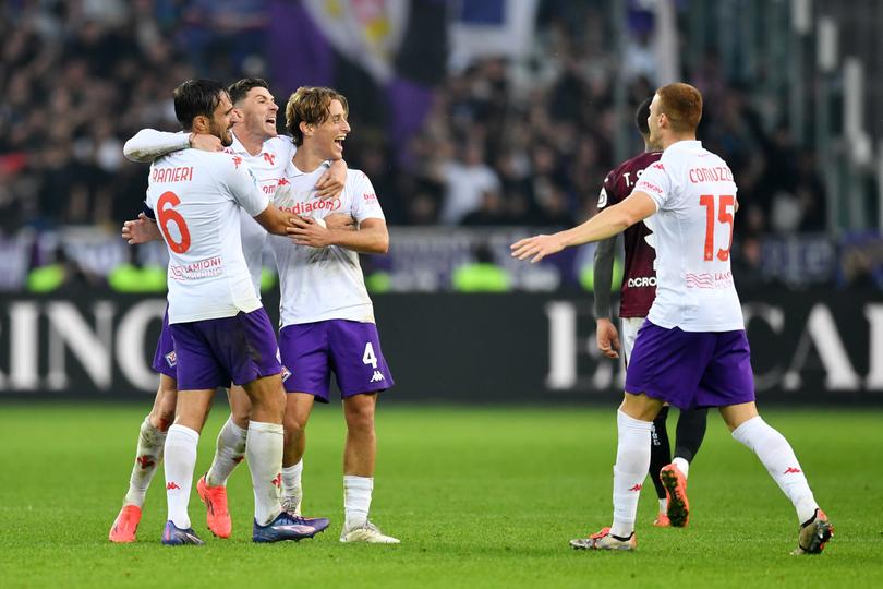 TURIN, ITALY - NOVEMBER 03: Luca Ranieri, Robin Gosens, Edoardo Bove and Pietro Comuzzo of Fiorentina celebrate victory after the Serie A match between Torino and Fiorentina at Stadio Olimpico di Torino on November 03, 2024 in Turin, Italy. (Photo by Valerio Pennicino/Getty Images)