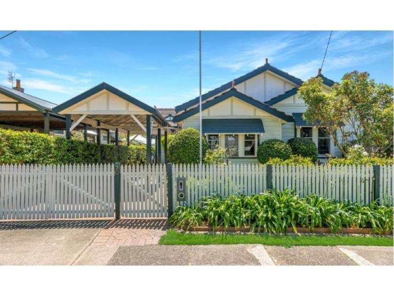 90 Kenrick Street in Merewether went to auction with Mike Flook at Robinson Property.