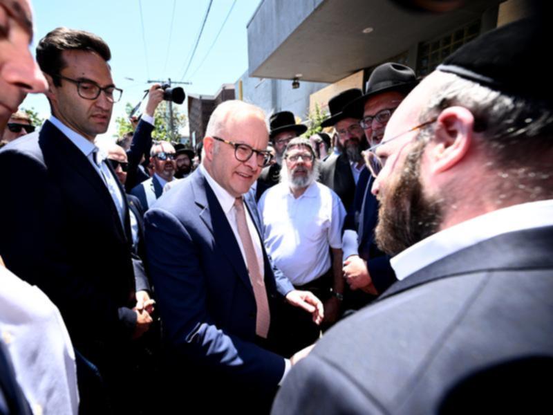 Anthony Albanese has met with Jewish leaders at the firebombed Adass Israel Synagogue (Joel Carrett/AAP PHOTOS)