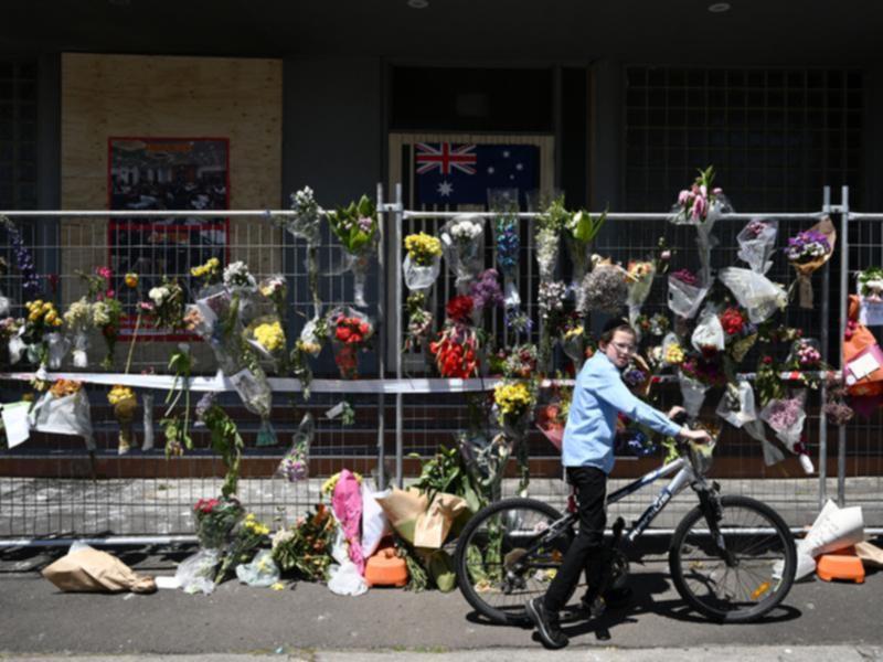 The prime minister again denounced the synagogue firebombing and called for unity among Australians. (Joel Carrett/AAP PHOTOS)