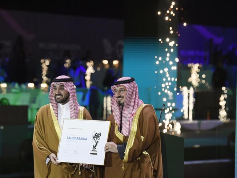 Saudi minister Abdulaziz bin Turki al-Faisal al-Saud (L) and football president Yasser Al Misehal.