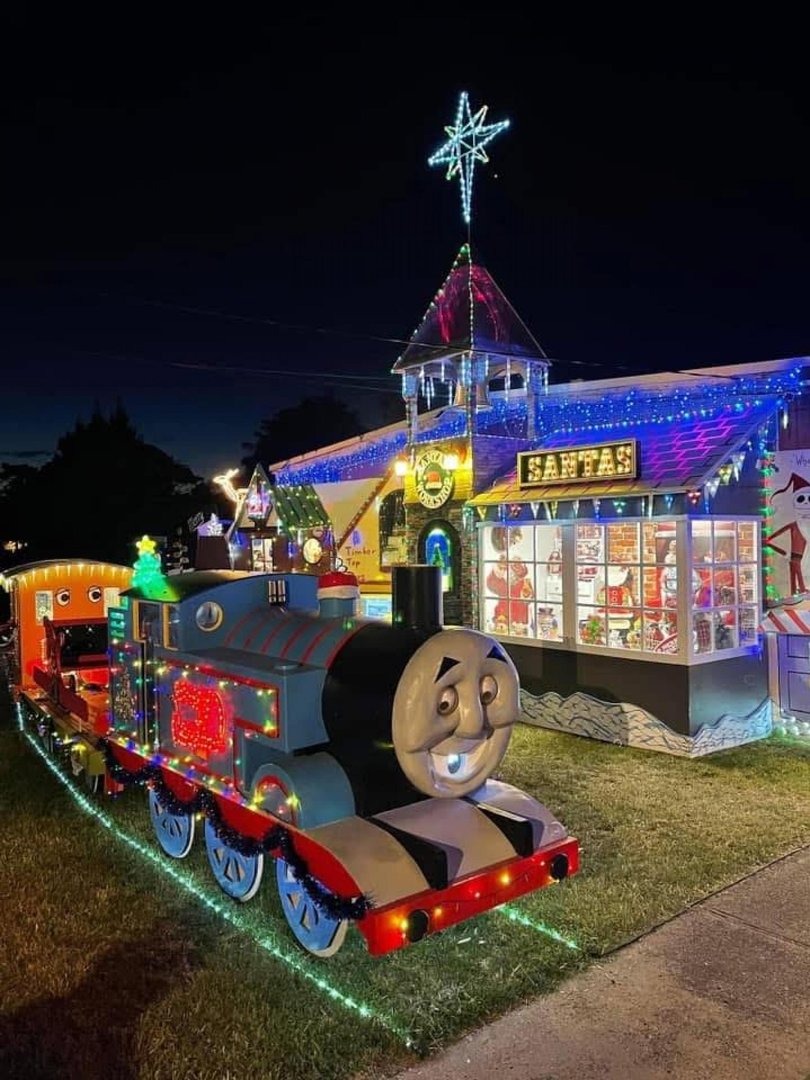 The owners at Aloma Avenue, Wyndham Vale have been lighting up their property for more than 20 years, so know a thing or two about entertaining the crowd.