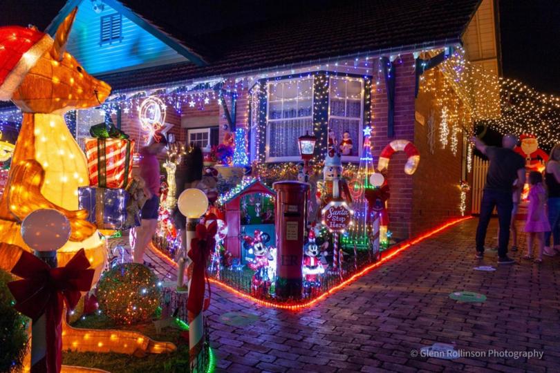 At Shaftsbury Lights you’ll find a “heartwarming display crafted by a welcoming owner dedicated to bringing joy to local kids”.