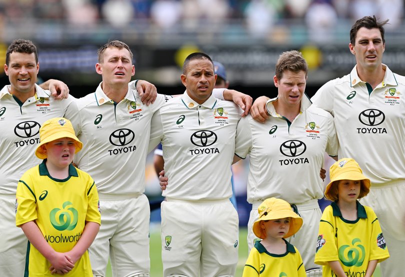 (L-R) Alex Carey, Marnus Labuschagne, Usman Khawaja, Steve Smith and Pat Cummins.