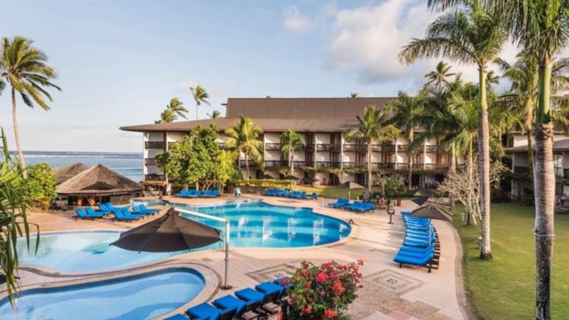 Australians are believed to be among the victims of suspected alcohol poisoning at a resort in Fiji. 