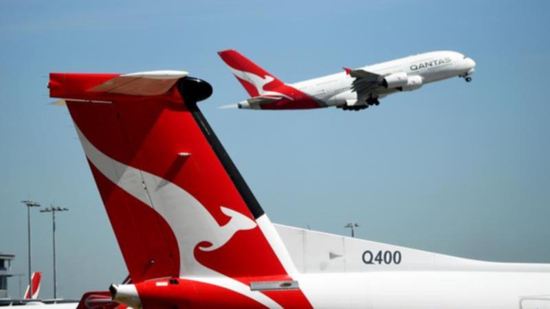 A Melbourne-bound Qantas flight has been forced to turn back twice after two separate serious issues emerged. (Joel Carrett/AAP PHOTOS)