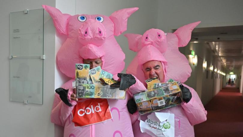 Bob Katter and Andrew Wilkie get into costume to roast supermarket giants Coles and Woolworths. 