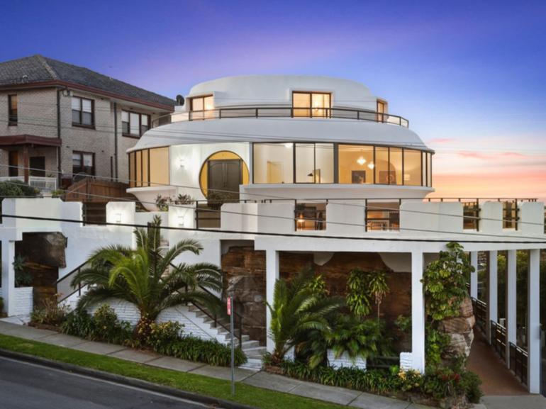 Space age vibes got you clicking on this UFO inspired house in Earlwood, NSW.