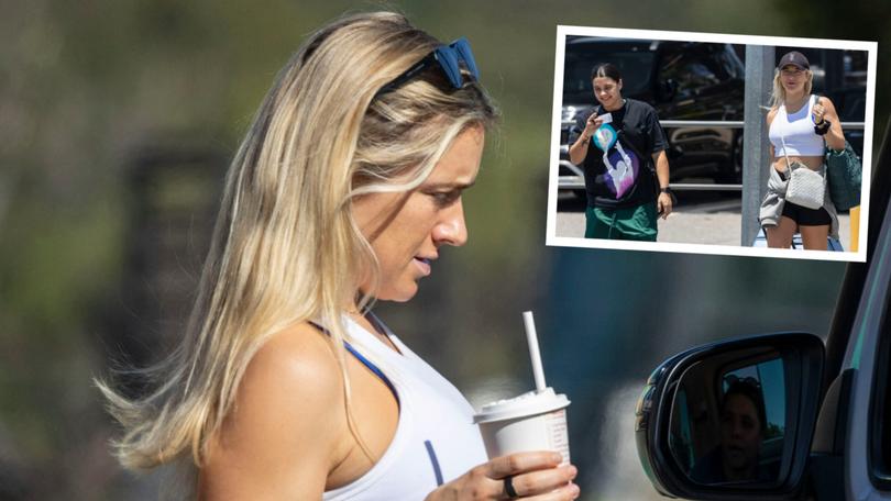 Matildas captain Sam Kerr has arrived in Perth for Christmas alongside her pregnant fiance Kristie Mewis in a rare glimpse at the American’s baby bump.