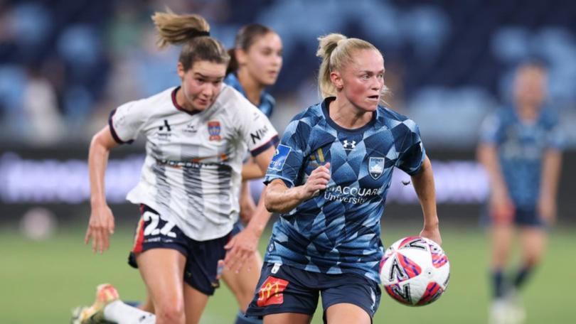 Millie Farrow (r) says Sydney FC are not in panic mode despite their poor start to the ALW season. (Mark Evans/AAP PHOTOS)