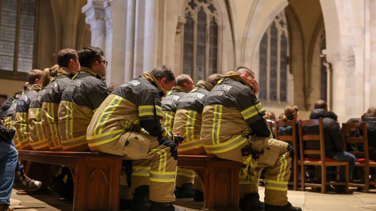 21 December 2024, Saxony-Anhalt, Magdeburg: Firefighters attend the memorial service for the victims of Magdeburg's Christmas market attack, at Magdeburg's Cathedral. Hundreds of people, including from the far right, gathered in Magdeburg on Saturday evening following the deadly car-ramming attack at a Christmas market in the central German city that left at least five dead and 200 injured. Photo: Jan Woitas/dpa