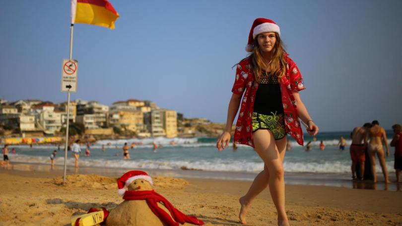 Australians will flock to the beach this Christmas as temperatures across the nation soar.  (Steven Saphore/AAP PHOTOS)