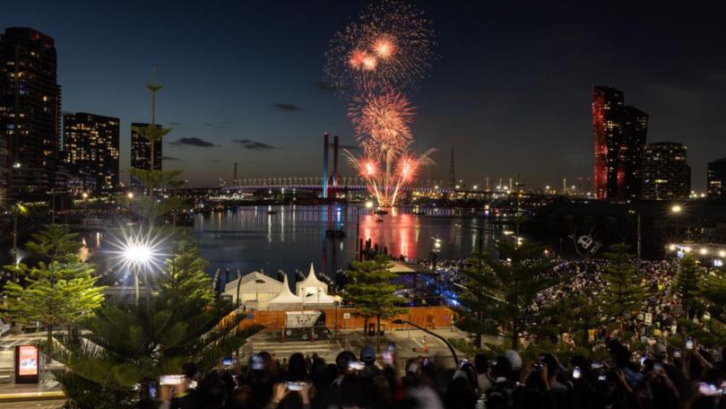 Like last year, big crowds are expected to catch the New Year's Eve fireworks in Melbourne. (Diego Fedele/AAP PHOTOS)