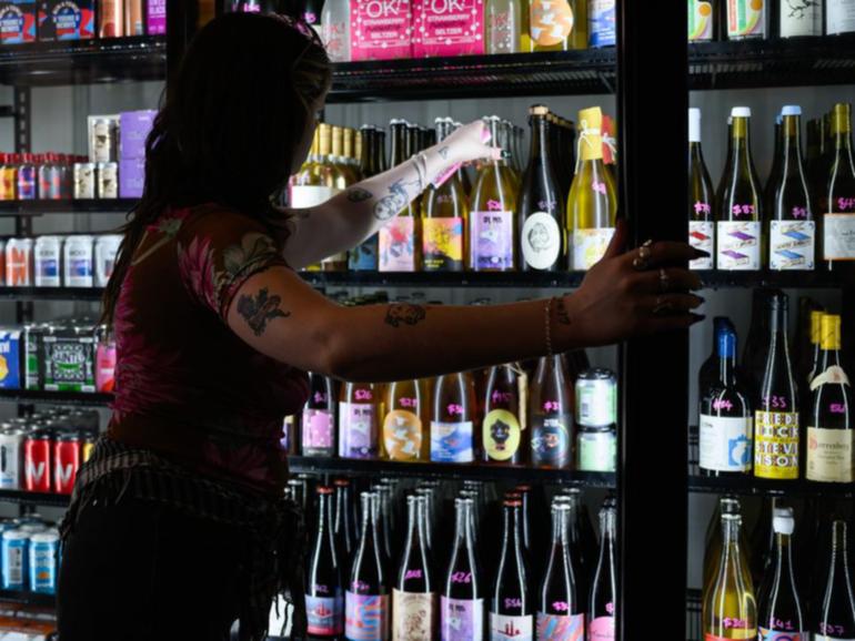 US health authorities say there is a direct link between drinking alcohol and seven types of cancer. (Bianca De Marchi/AAP PHOTOS)