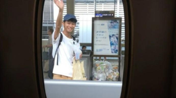 Shoji Morimoto at a railway station waving goodbye to a client who requested a farewell.