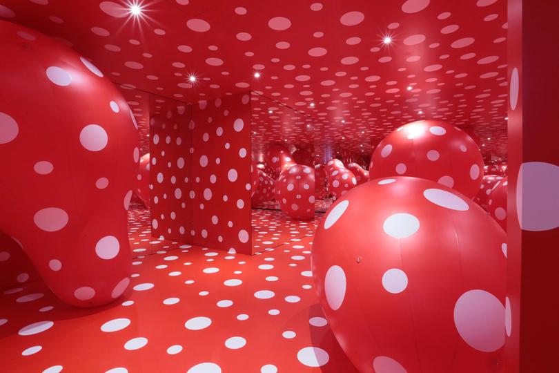 Installation view of Yayoi Kusama’s Dots Obsession (1996/2015).