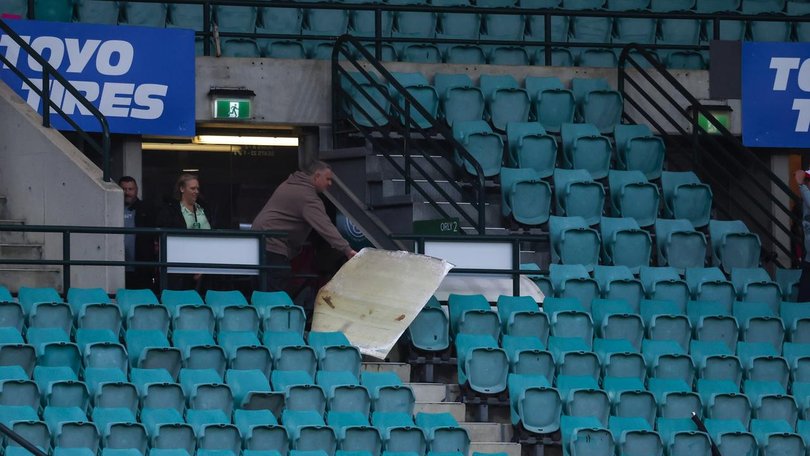 Wind blew off a roofing sheet at the SCG in a washed-out BBL Sydney derby. (Mark Evans/AAP PHOTOS)