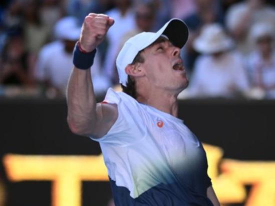 Alex de Minaur celebrates match point in his Open third-round win over Francisco Cerundolo. (Joel Carrett/AAP PHOTOS)