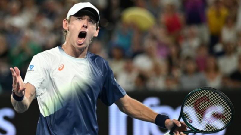Alex de Minaur has roared in the Australian Open quarter-finals for the first time.